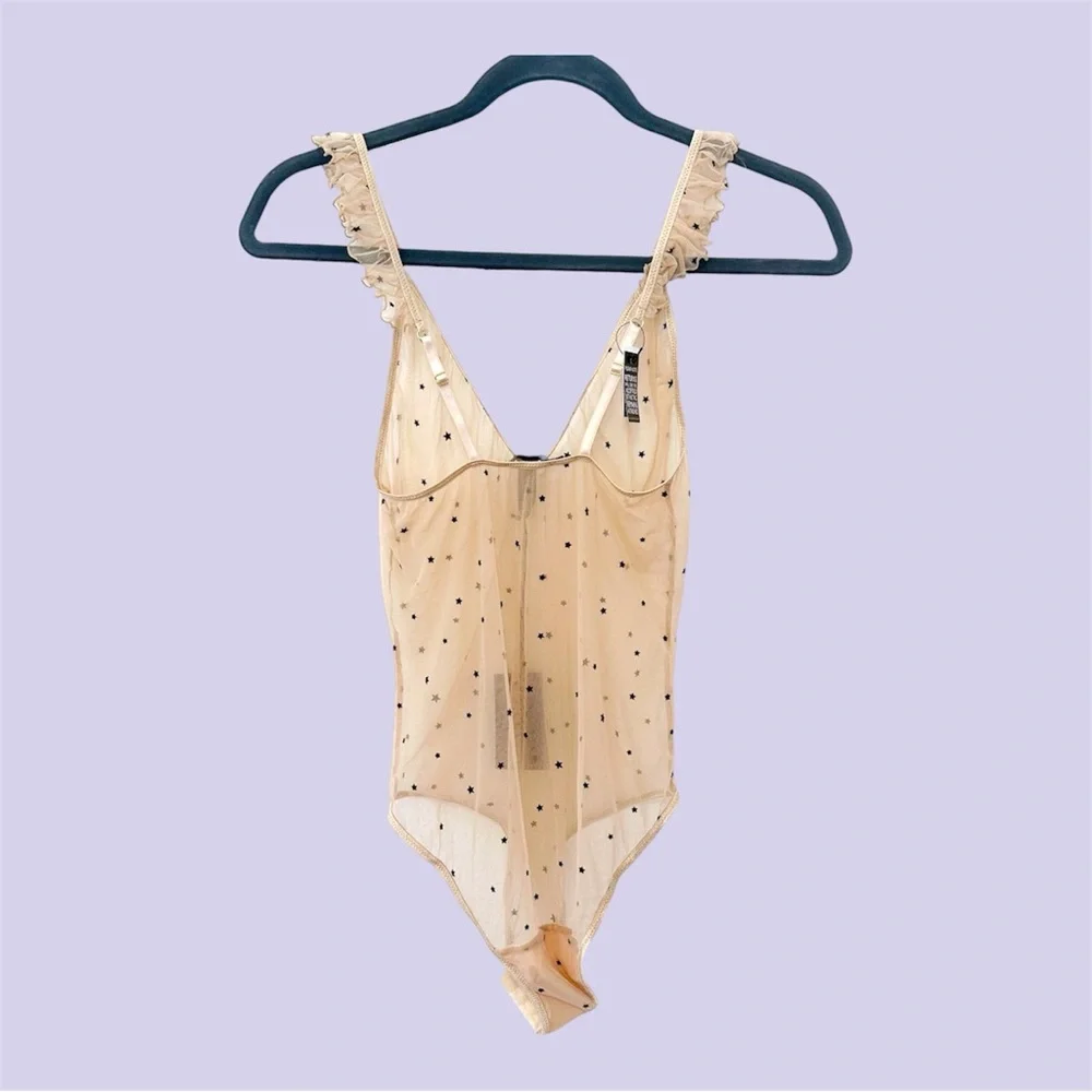 NWT le petit trou beige clementine star bodysuit